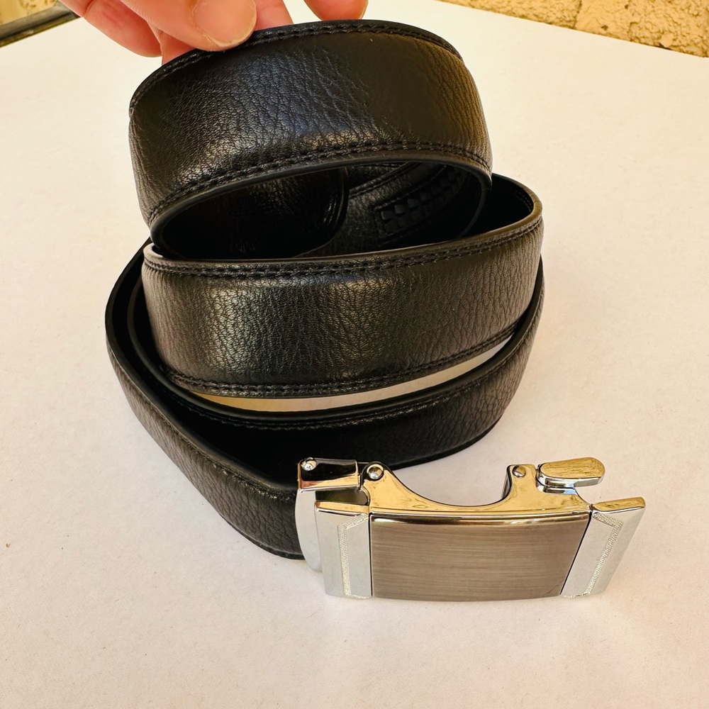 NWOT Men’s Black Leather Belt Prometheus Gun Metal Ratchet Buckle 53”